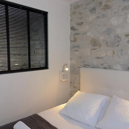 Les De L'isard Saint-Lary (Ariege)